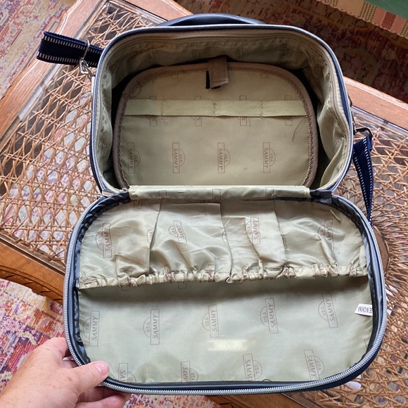 Sammy USA navy blue train case with lots of storage. New. Has lock. - Picture 6 of 10